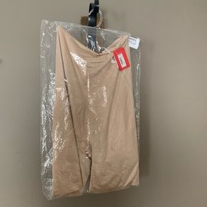 NWT SPANX OnCore High-Waisted Mid-Thigh Short